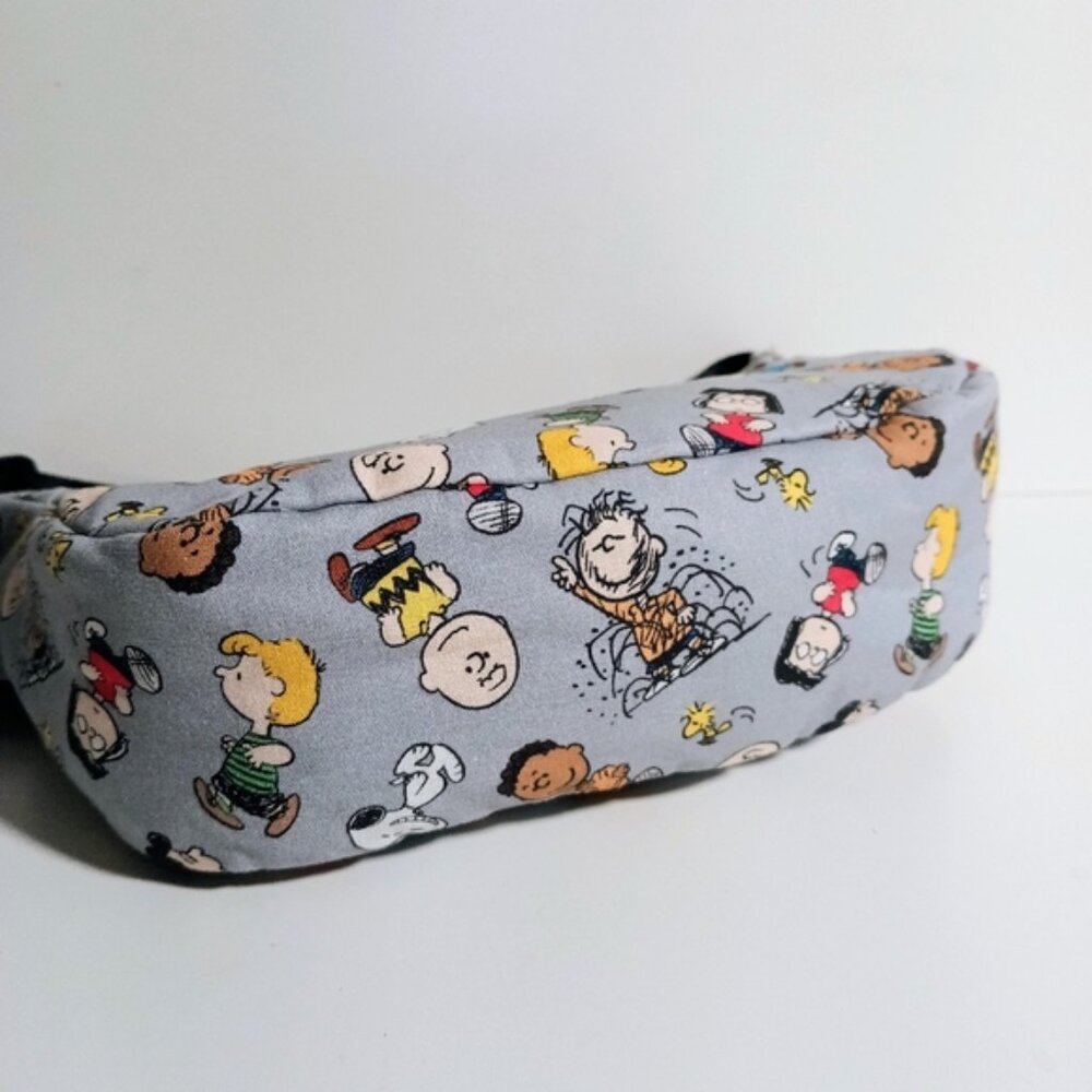 SOLD Custom Peanuts Snoopy Small Crescent Bag Grey - Picture 3 of 7